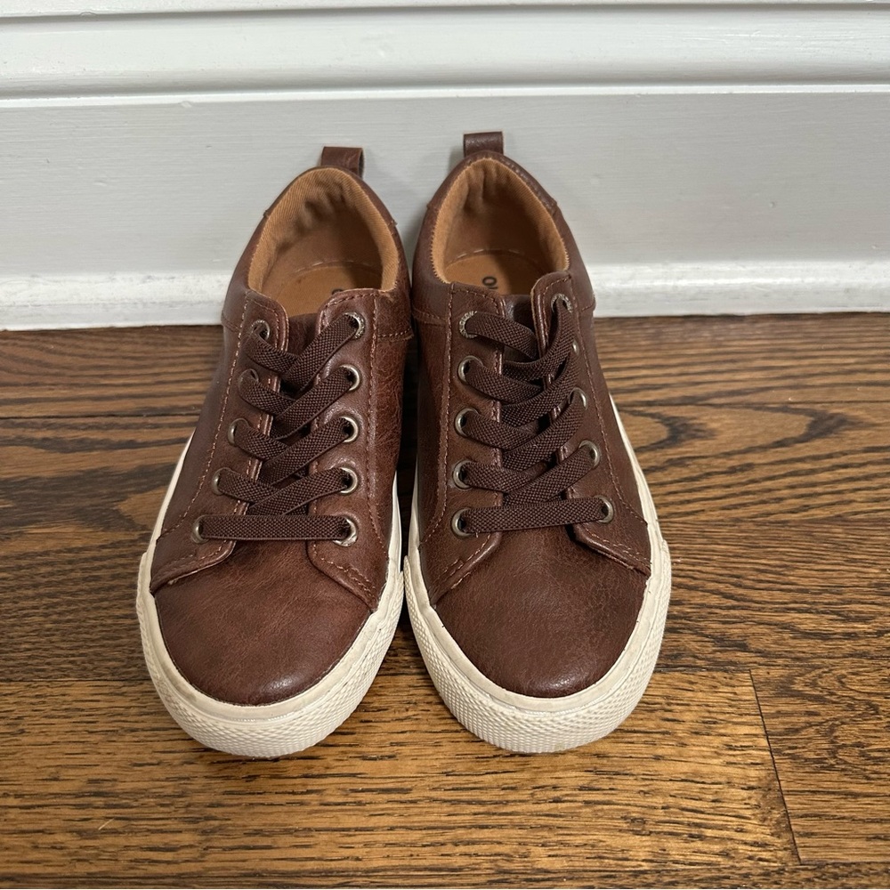 Old Navy Leather Sneakers